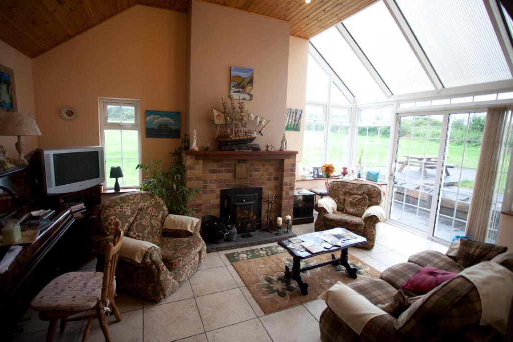 Strand'S End House Rooms Only, No Breakfast Served Cahersiveen Esterno foto